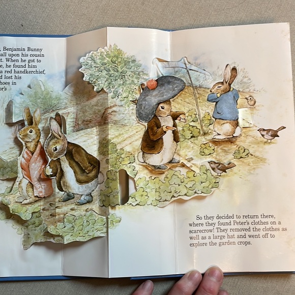 NOT ELIGIBLE FOR BUNDLE SALE      4-Book Boxed Set of Peter Rabbit Pop-Up Books - Picture 5 of 15